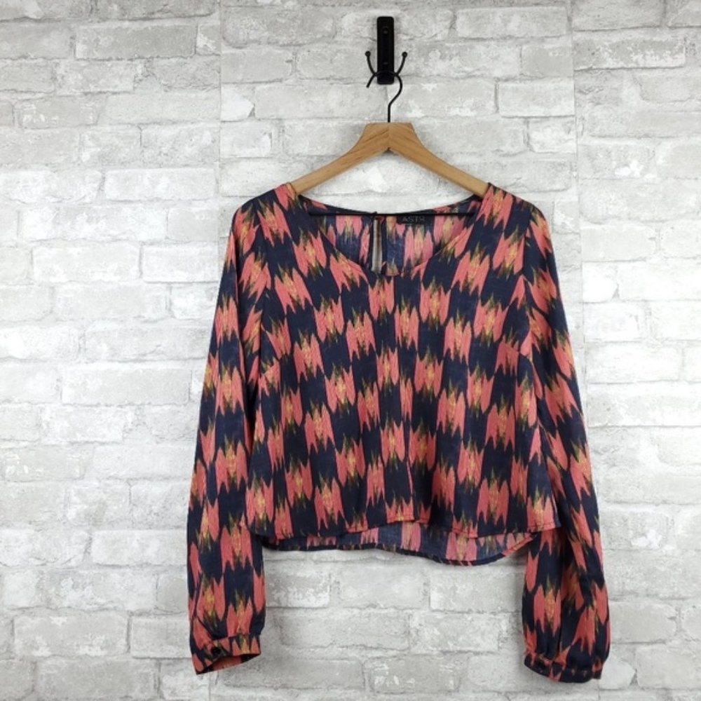 3/$25 ASTR cropped Blouse | Size M